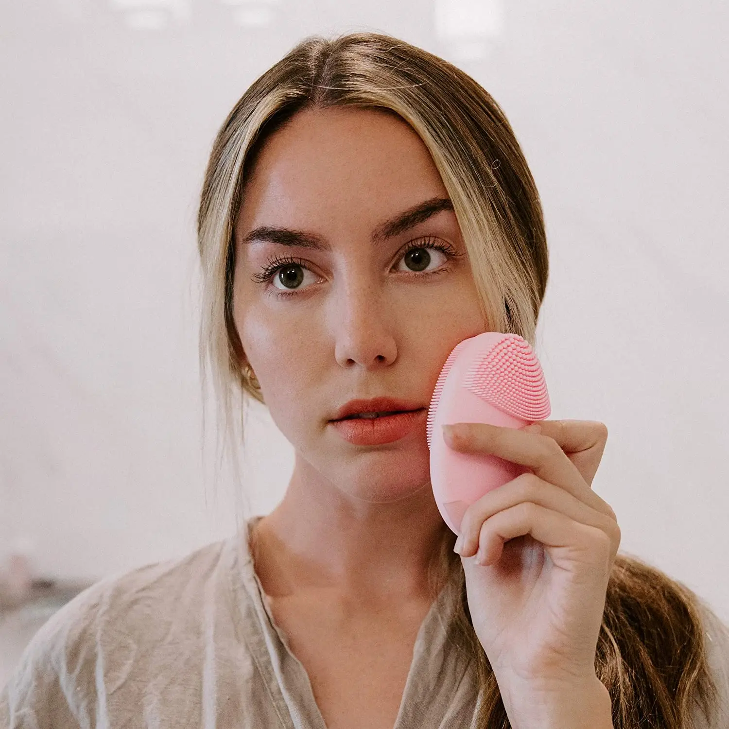 

Wireless USB rechargeable facial Spinning cleansing brush for make up