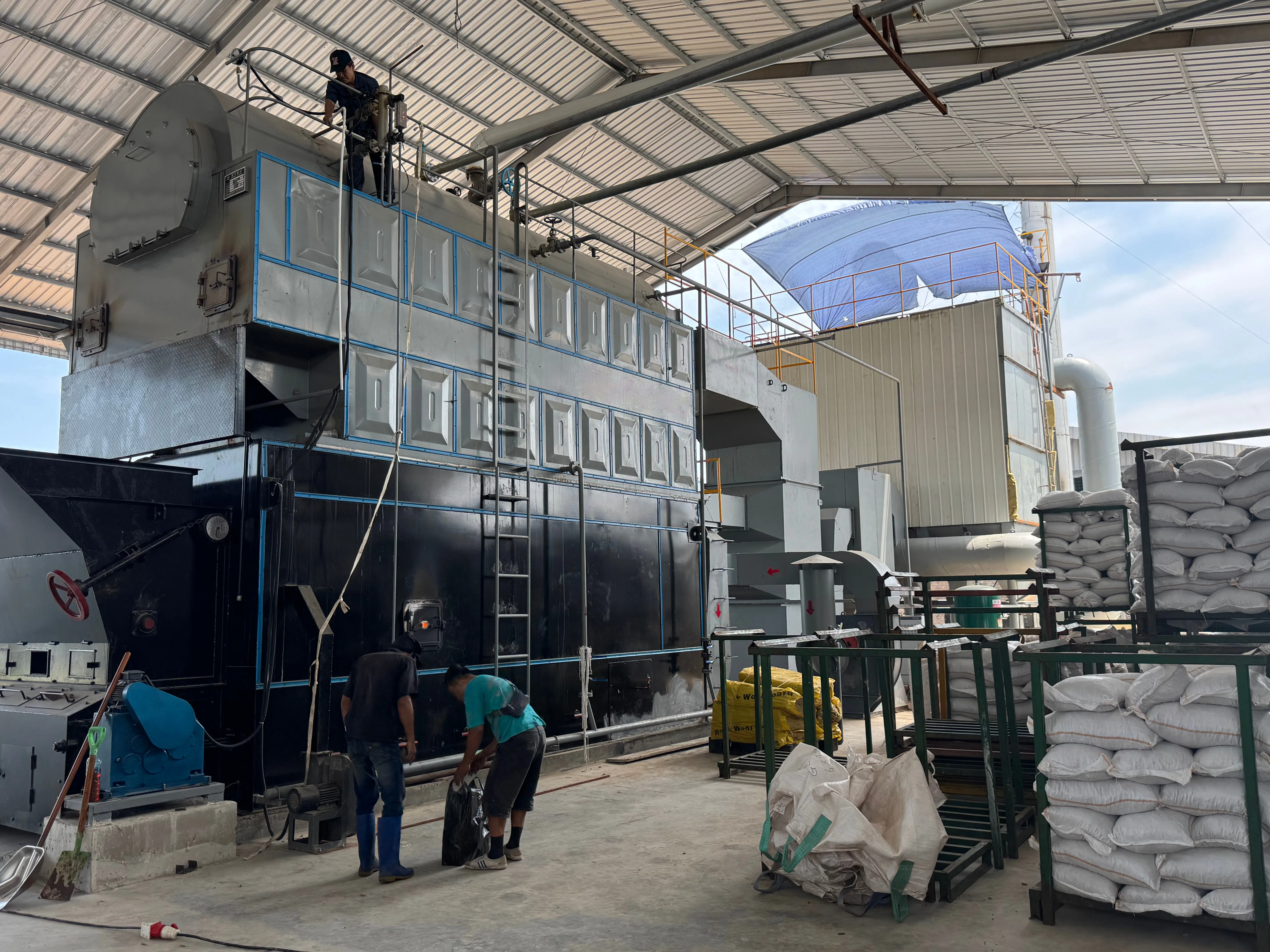 Installation and commissioning with forklift