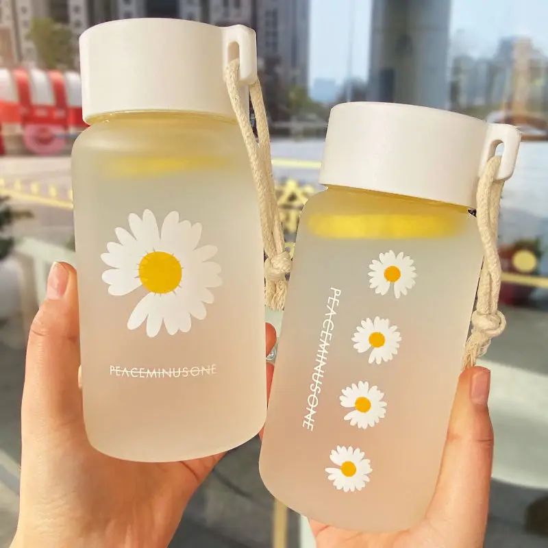 

500ml Small Daisy Transparent Plastic Bottles BPA Free Creative Frosted Water Bottle With Portable Rope Travel Tea Cup, Transparent, frosted