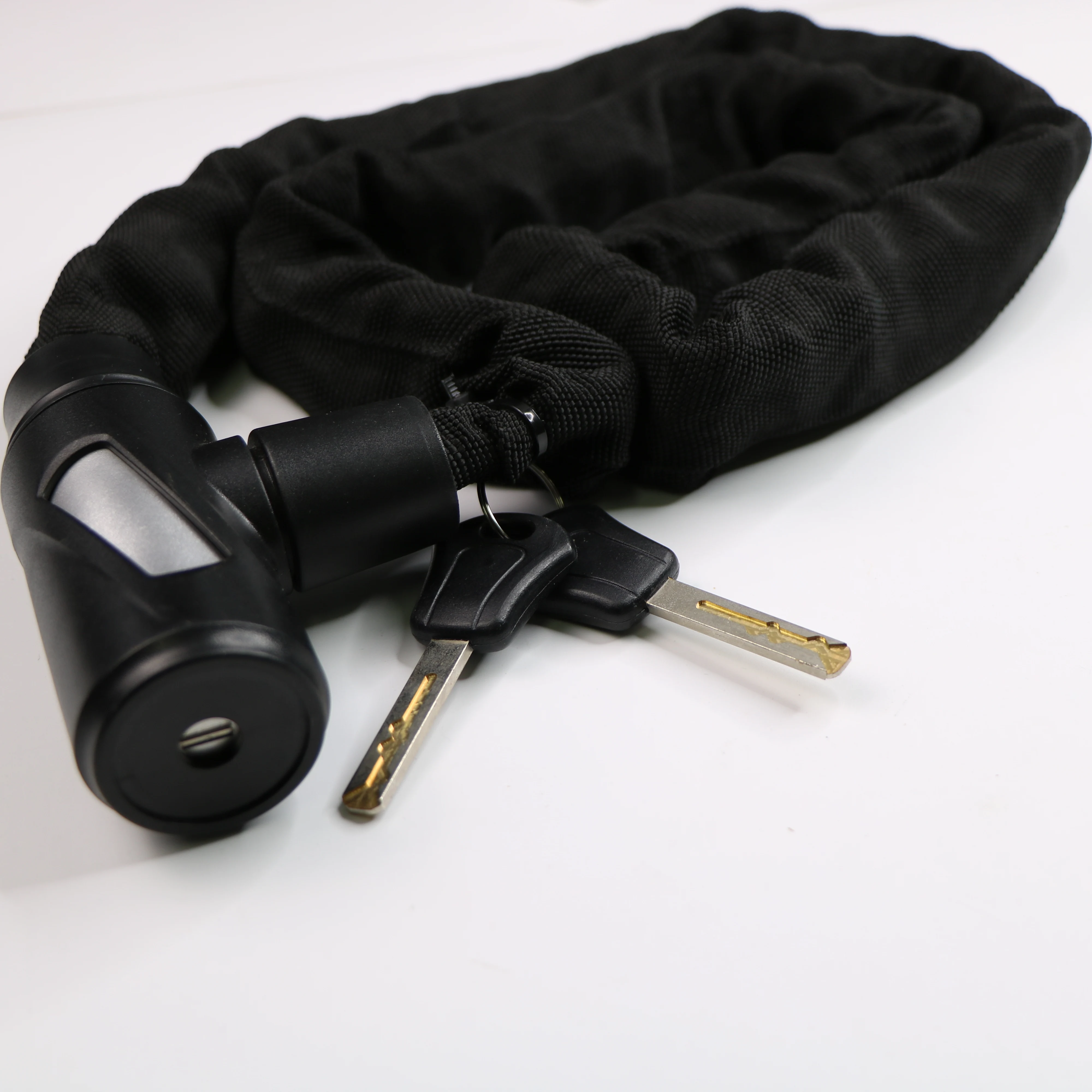 

8 mm thick manganese steel bicycle chain lock with durable weather-resistant nylon sleeve