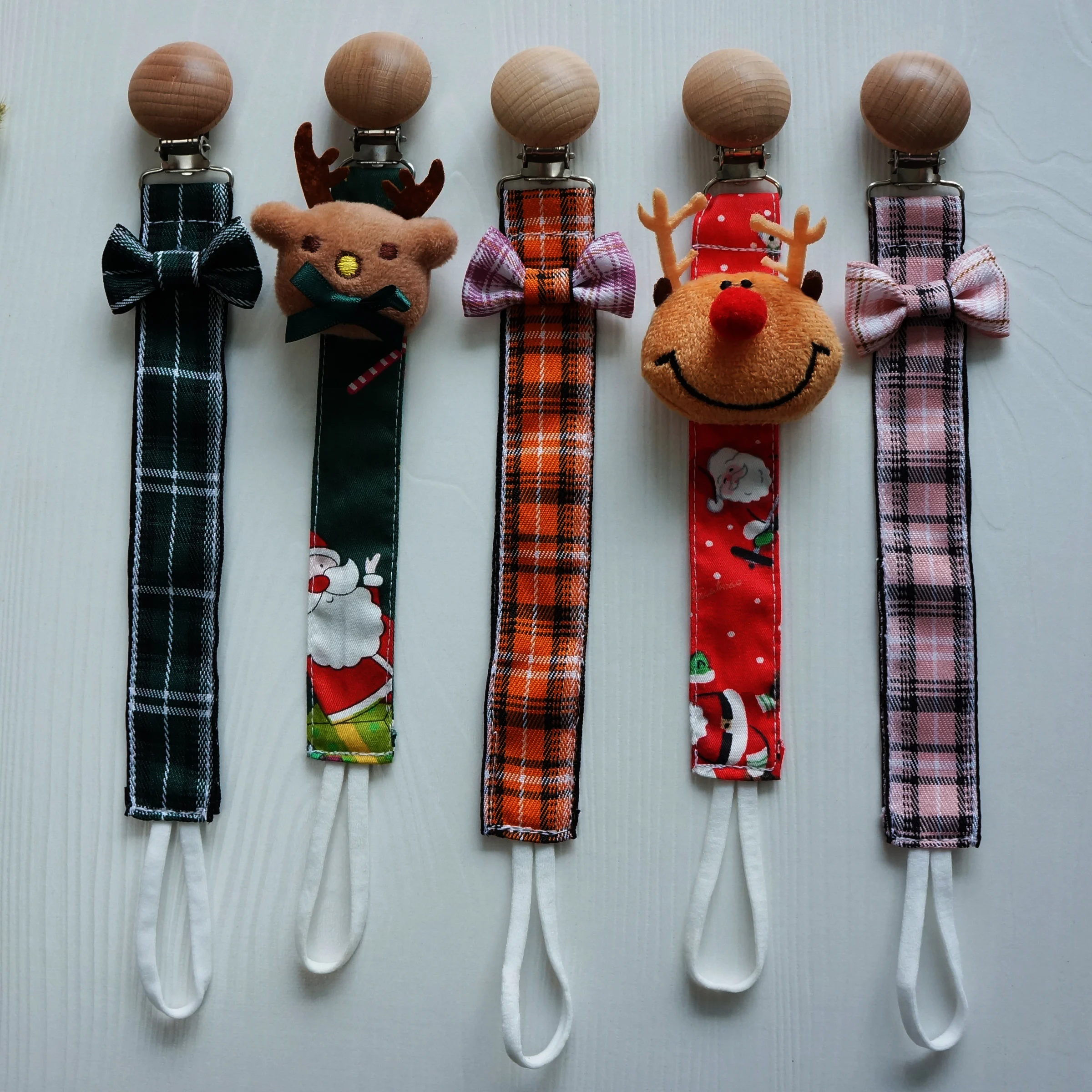 

Cute Baby pacifier clip chain Cotton Rope Baby Soother Binky Clips, Any paton colour code is avilable