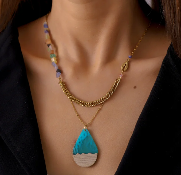 

2022 Trendy Classic Stainless Steel Chain Wooden Waterdrop Pendant Necklace Gold Plated Sweater Necklace For Women