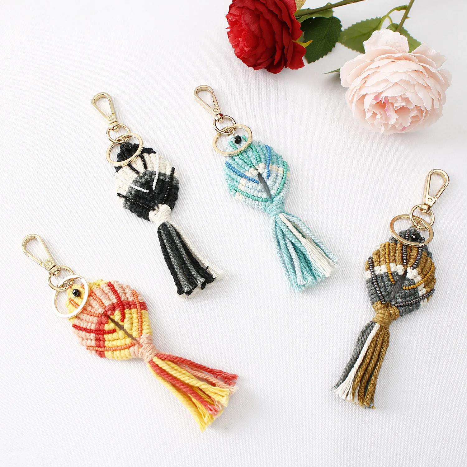 

Handmade Cotton Seed Bead Woven Bag Pendant Keychain Accessories Cartoon Fish Shaped Tassel Keychain