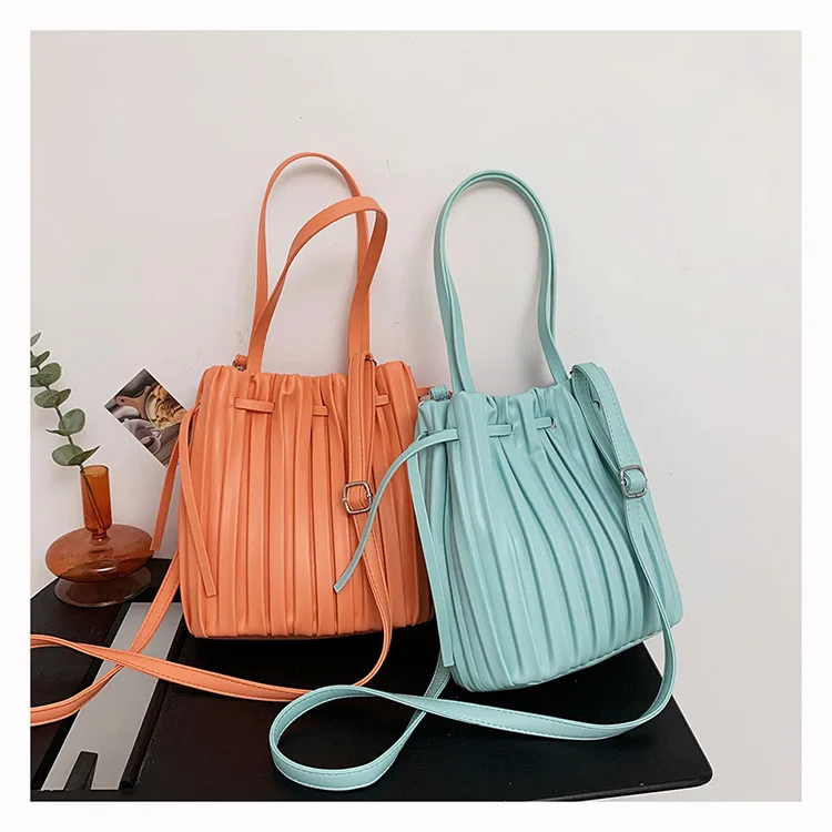 

2021 new fashion square fold handbag drawstring women cloud bag