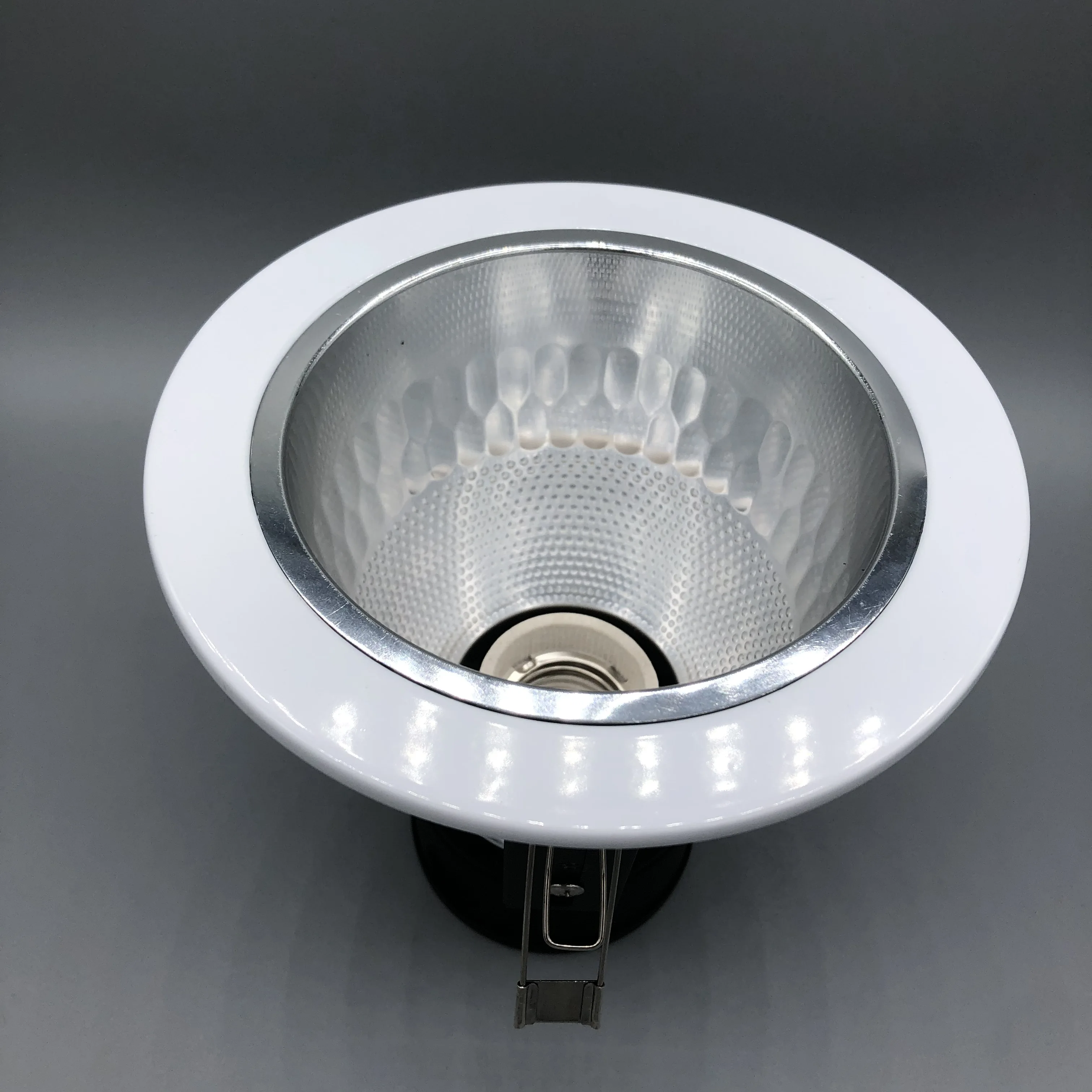 hot sell round shape  e27 vertical downlight  e27 housing with 2 year warranty