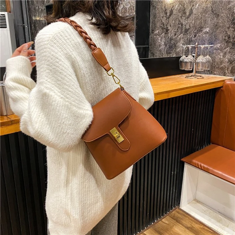 

XP1478 2020 autumn and winter new retro female mini bag trendy custom atmosphere single shoulder female bucket bag