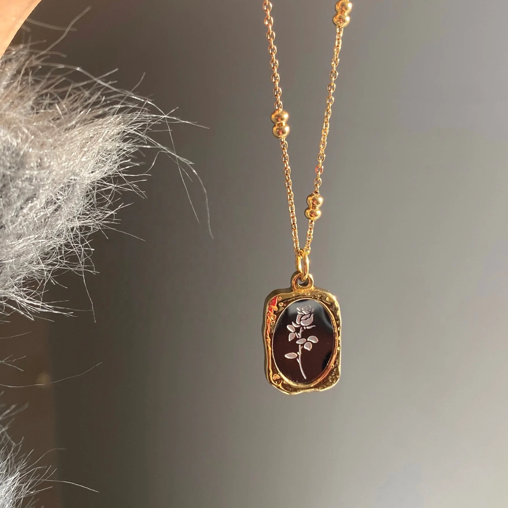 

2021 Dazan New Winter 18k Gold Plated High Color Retention Stainless Steel Trendy Necklace Square Gold Mirror Rose Necklace