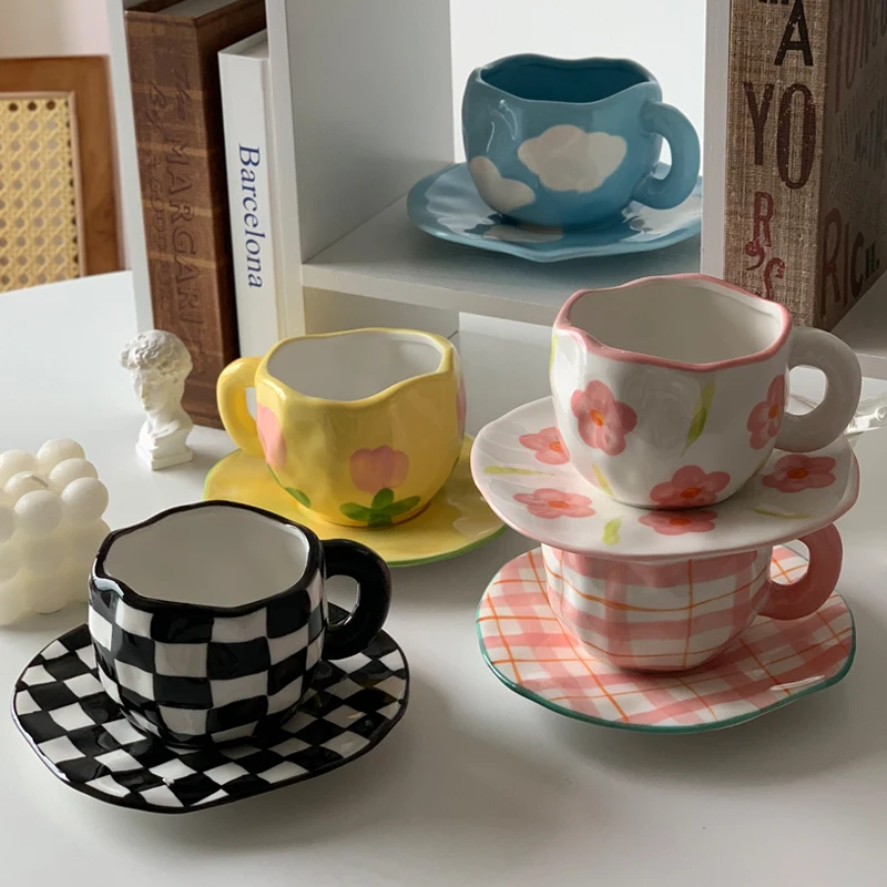 

Lelyi Retro design girl's heart pinching coffee cup and saucer light luxury ceramic cup