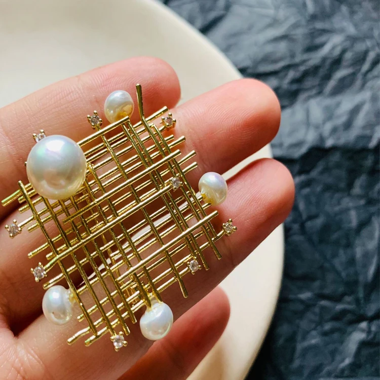 pearl brooch (4).jpg
