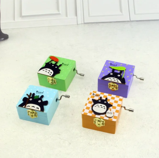 

Christmas Gift Japanese Anime Totoro Hand Cranked Colorful Wooden Music Box