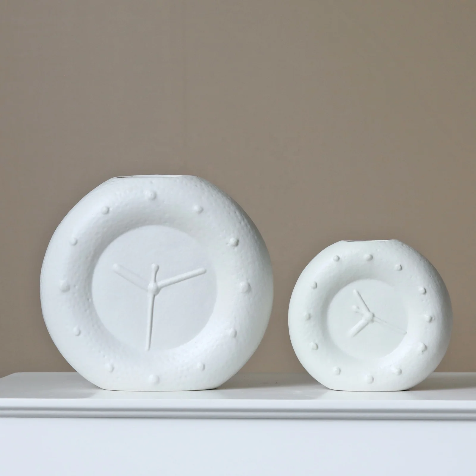 Modern Industrial Design Ceramic Vase Clock Shape Tabletop Background Wall Decoration Creative Hydroponic Modern Ceramic Vase