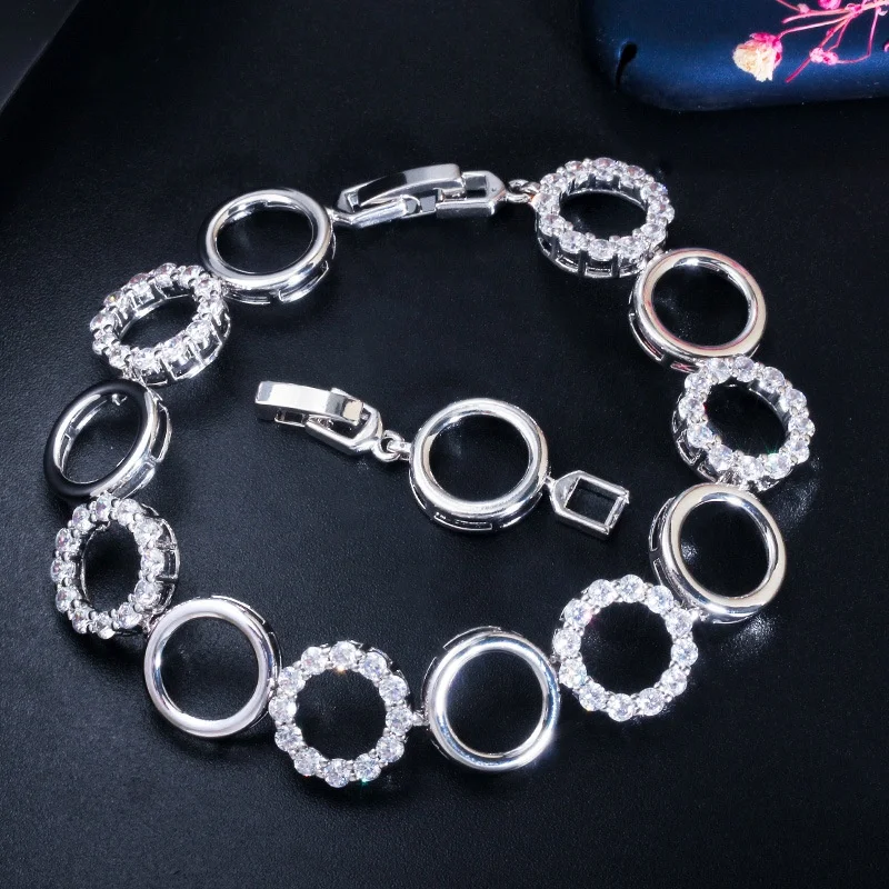 

New Fashion Shiny Cubic Zircon Paved Circle Round Hollow Out Dubai Gold Color Tennis Bracelets for Women Jewelry, Customized color