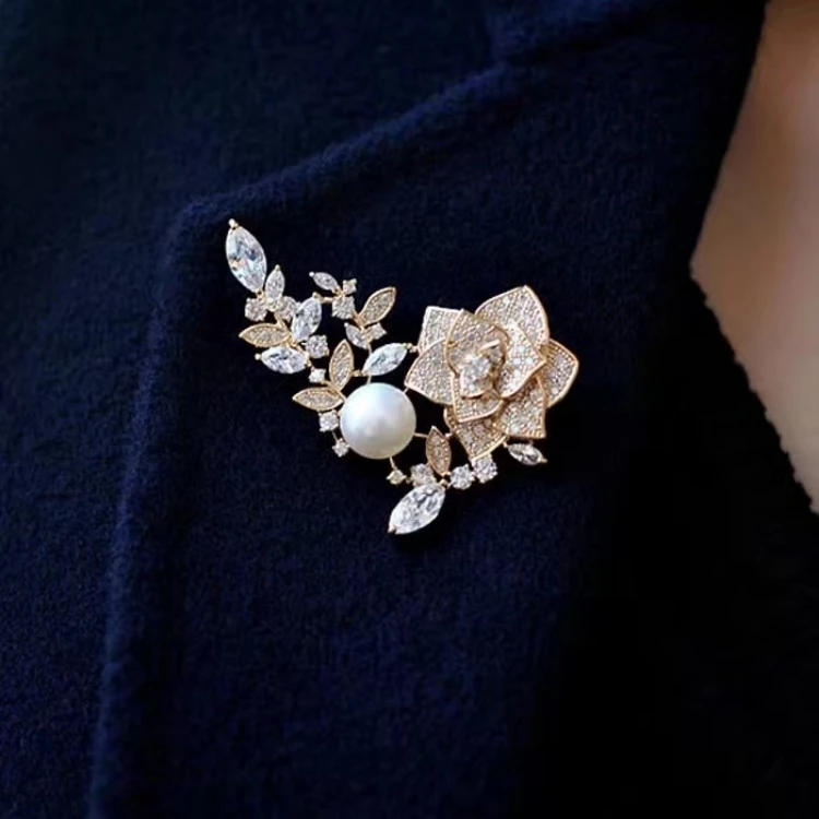 

Women Luxury Round Shaped Natural Fresh Water Pearl Brooch, Custom color