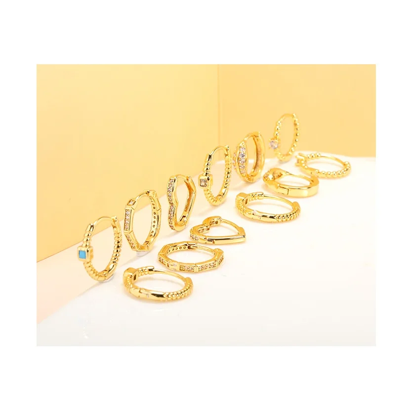 

2022 New Arrival Light Luxury Simple Earrings Niche Design Personality Microset Zircon Hoop Earrings for Women Girls, Picture shows