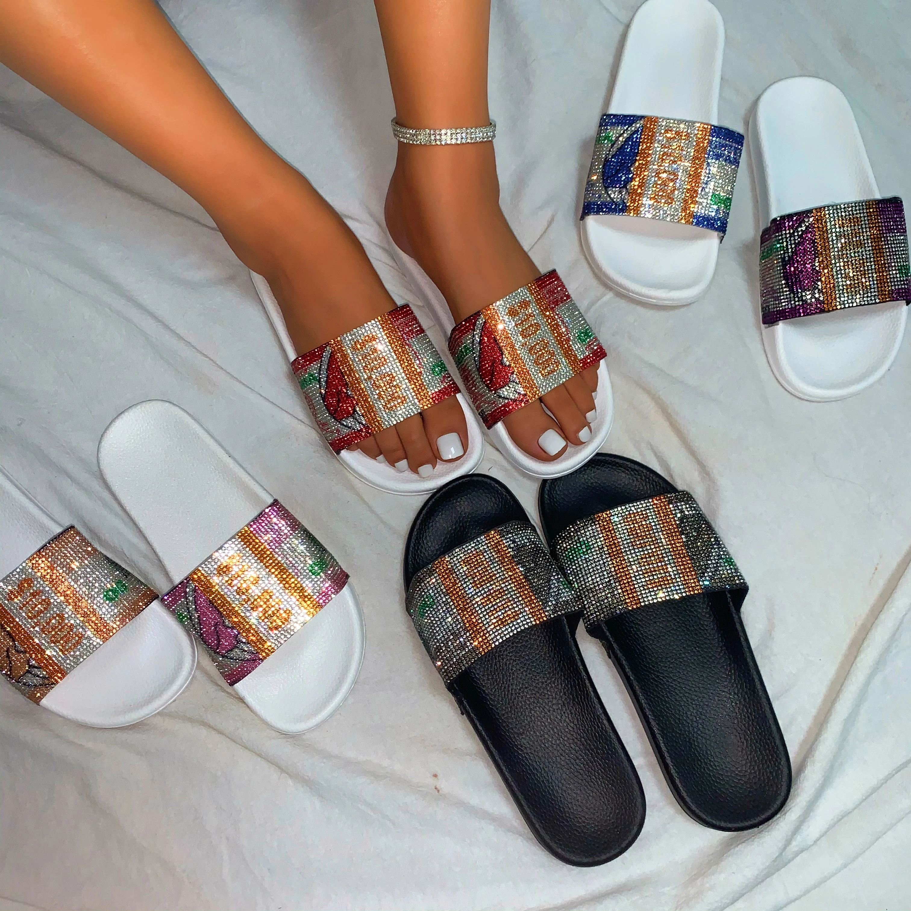 

Fashion New Comfortable Woman Flat Bottom Shoes Summer Women's Sandals Slippers Ladies Bling Rhinestone Money Dollar Slides