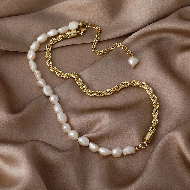 

Fashion Creative Paper Card Necklace Alloy Vintage Twist Chain Baroque Pearl Necklace Wholesale, Gold