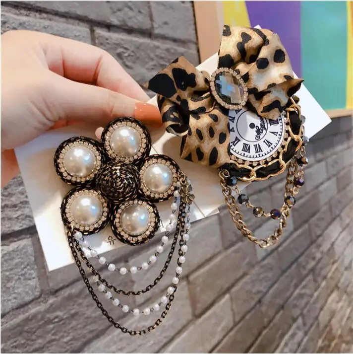 

Fashion vintage Crystal Leopard Flower chain Tassel Brooches For Women Clothing Luxury Brooch pearl Pin Women brooch jewelry, Gold , silver