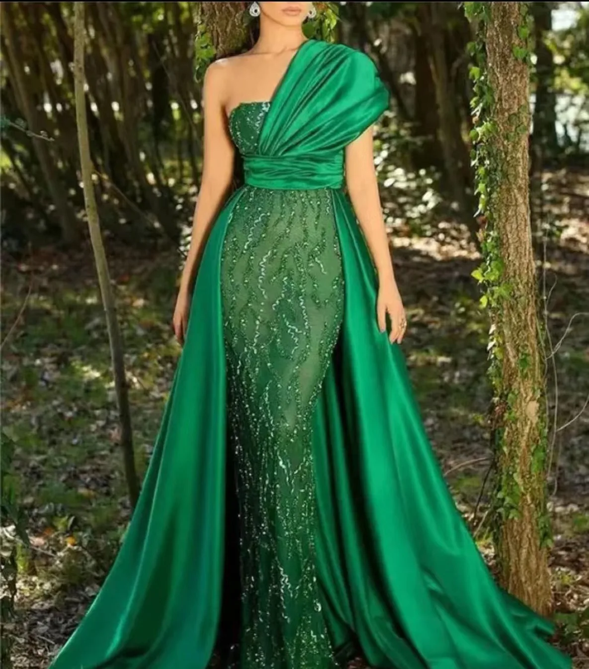 

Green high-end single shoulder nail beads slimming fishtail dress dress dinner host costume