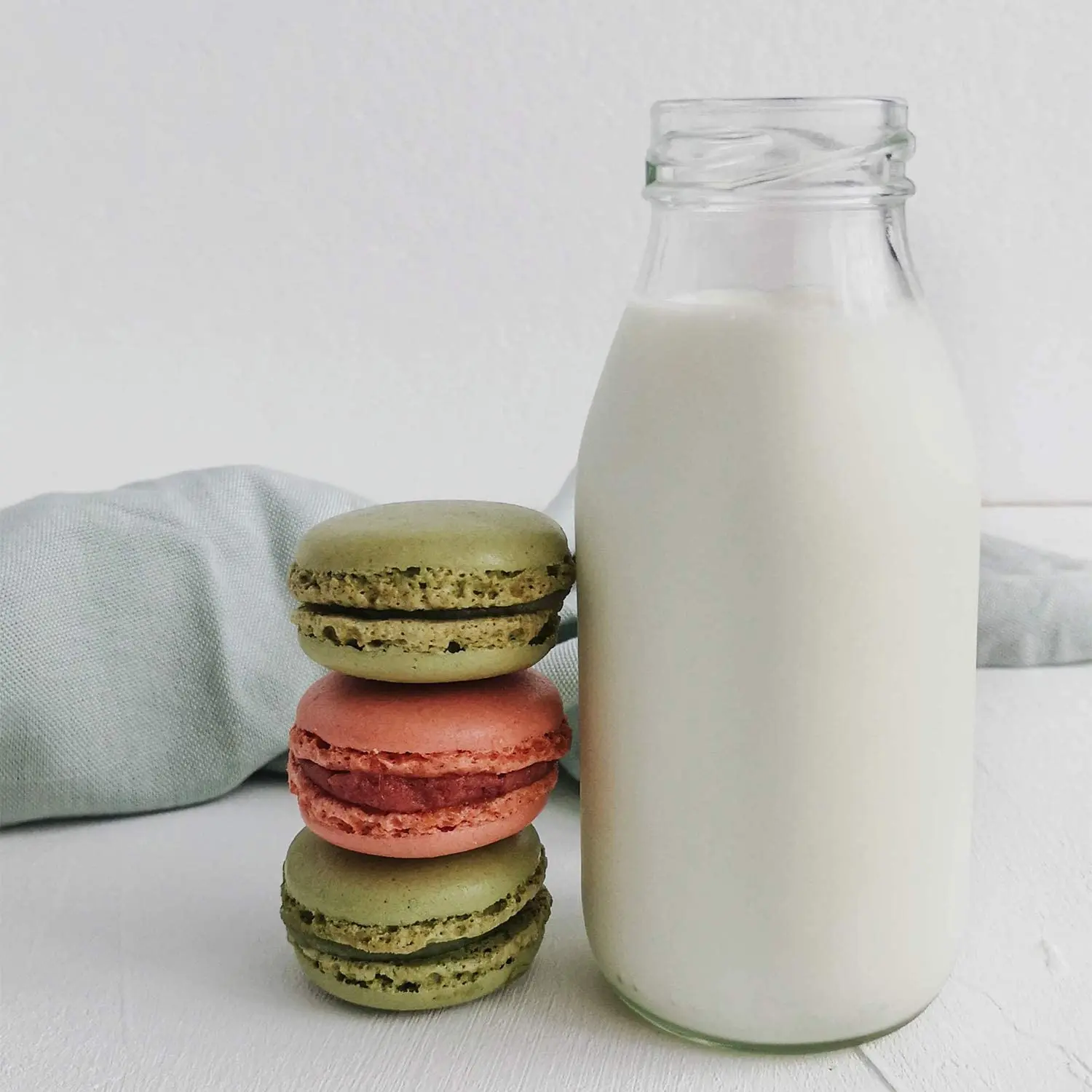 11 ounce juick drinking glass milk bottle with lid and straw