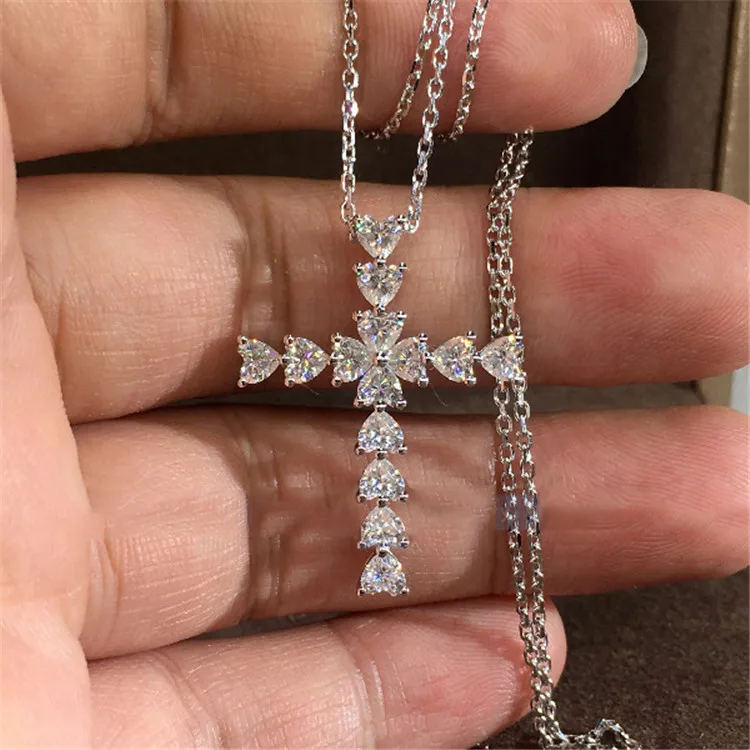 

Simple And Stylish Christian Heart Shaped Rhinestone Cross Necklace Jewelry Cross Necklace For Men, Picture shows