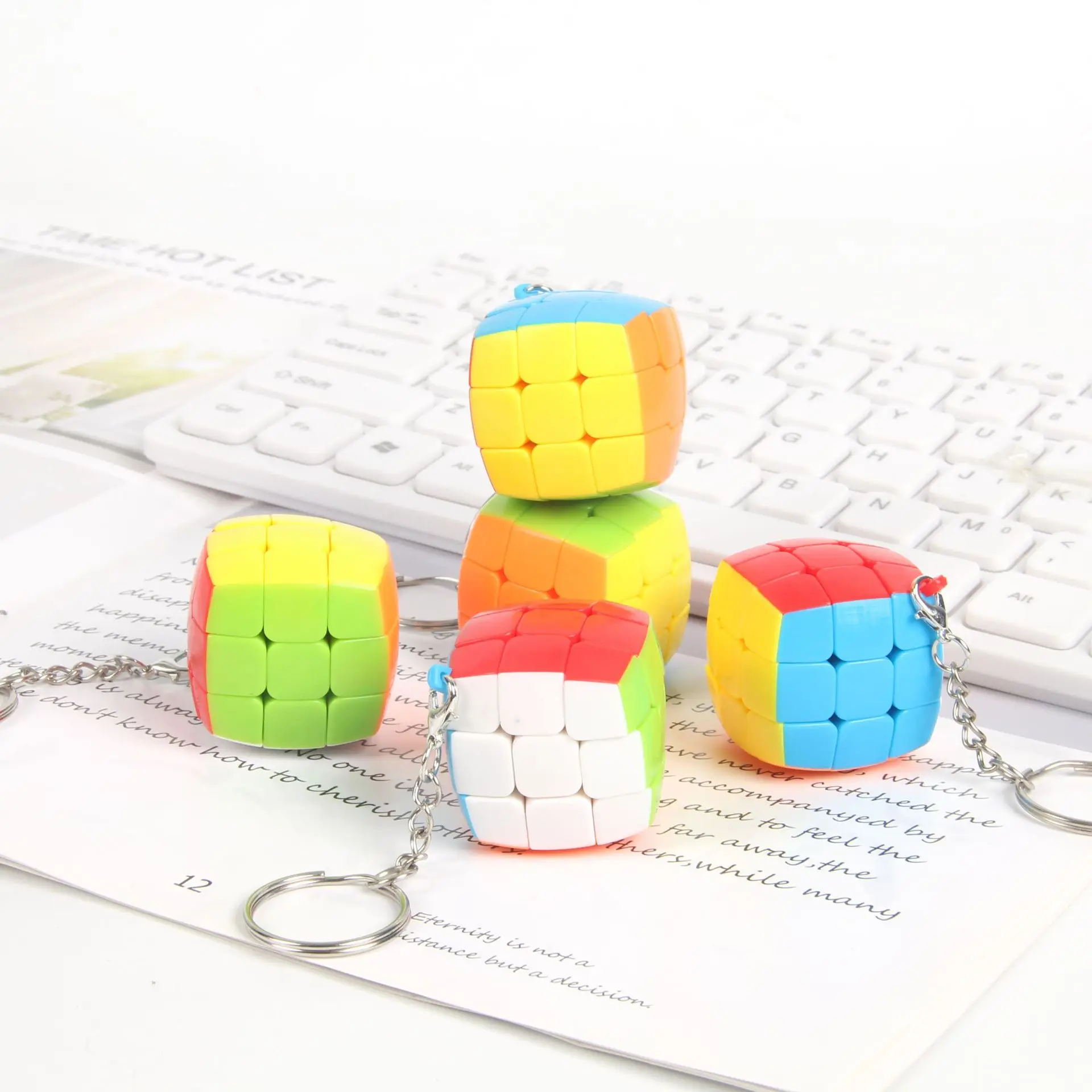 

Mini Cube Keychain Solid Color Sticker-Free 3CM Pendant Keychain