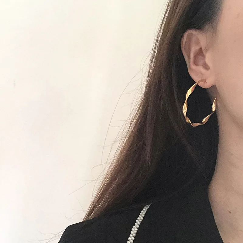 

18K Real Gold Plated Stainless Steel Large Circle C Shape Twist Earrings Retro Women Fashion Gold Tone Ribbon Hoop Earring