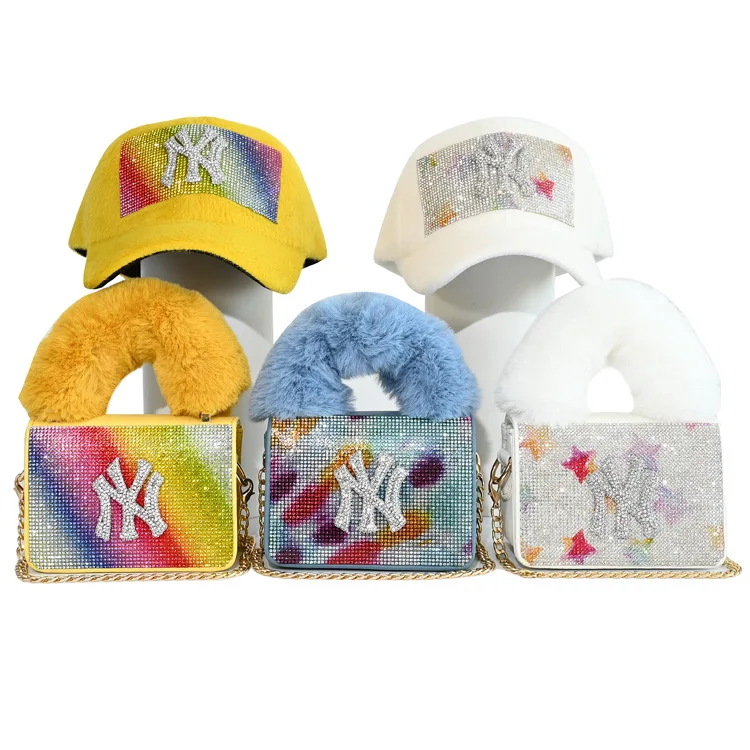 

Wholesale Trendy Fashion Crossbody Bags NY Purse Bags Women Handbags Ladies Single Shoulder Bling Chain NY Handbags and Hat Set
