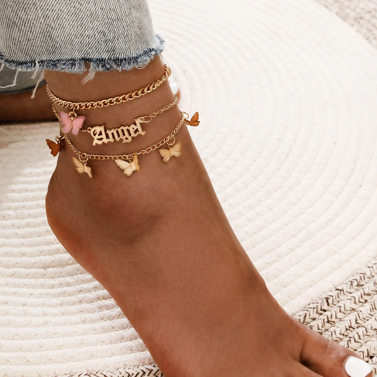 

Factory Wholesale Fashion Summer Acrylic Butterfly Pendant Anklet Bracelet Gold Letter Pink Anklet 3-piece Set Women Jewelry, As picture