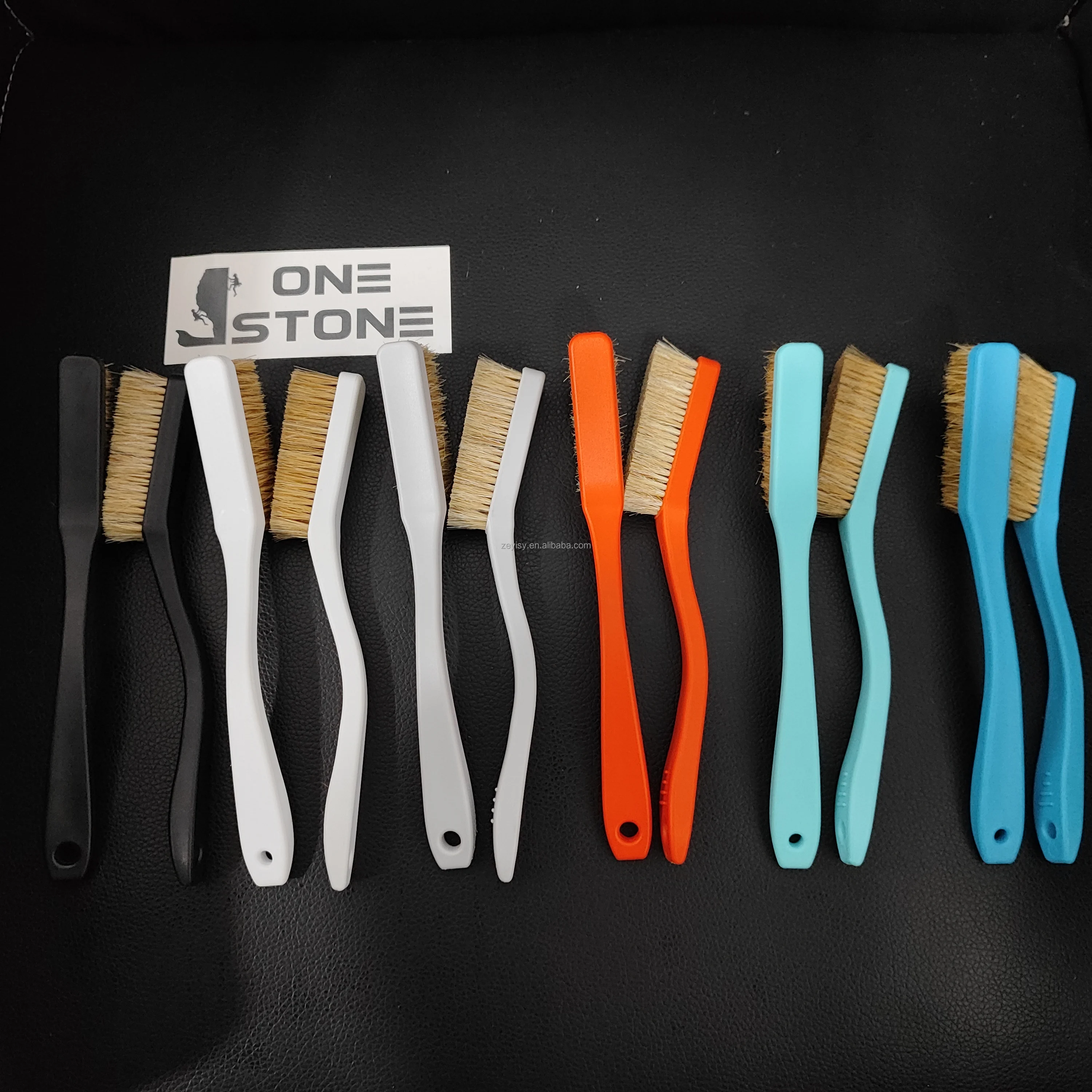ONE STONE Rock Climbing Boar Hair Brush Ergonomic Handle Boulder Brush Durable Cleaning Tool for Rock Climbing Shoes
