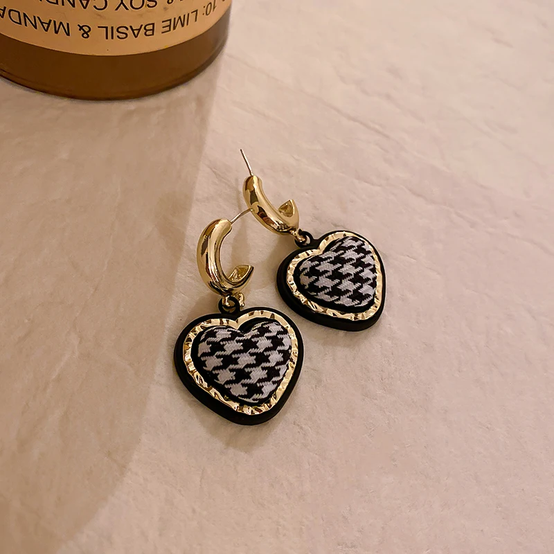 

fashion black heart jewel dangle earrings