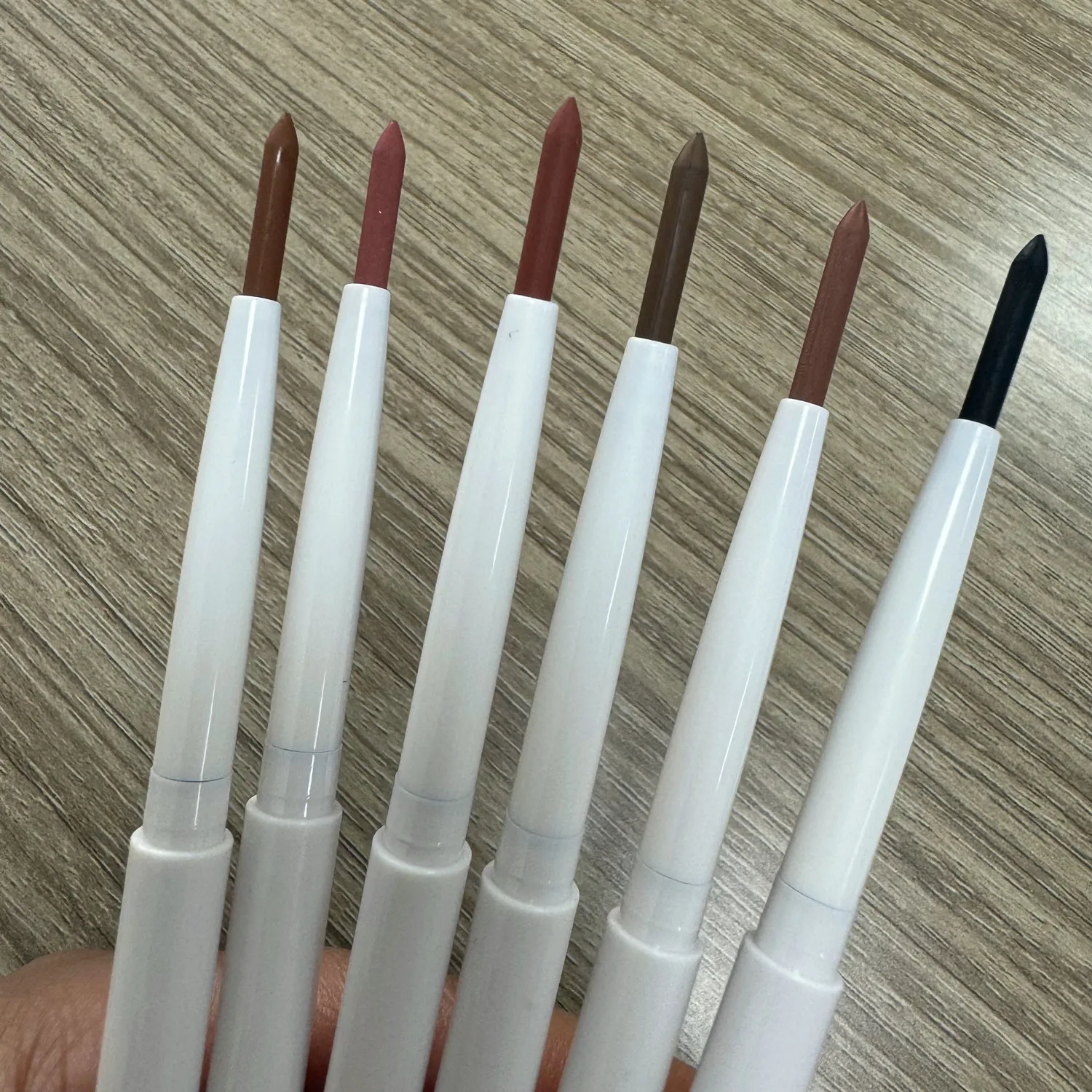 Vegan Chemical Cosmetics Multifunction High Pigment Waterproof Long Lasting Sunscreen Creamy Brown Matte Lip Liner Pencil