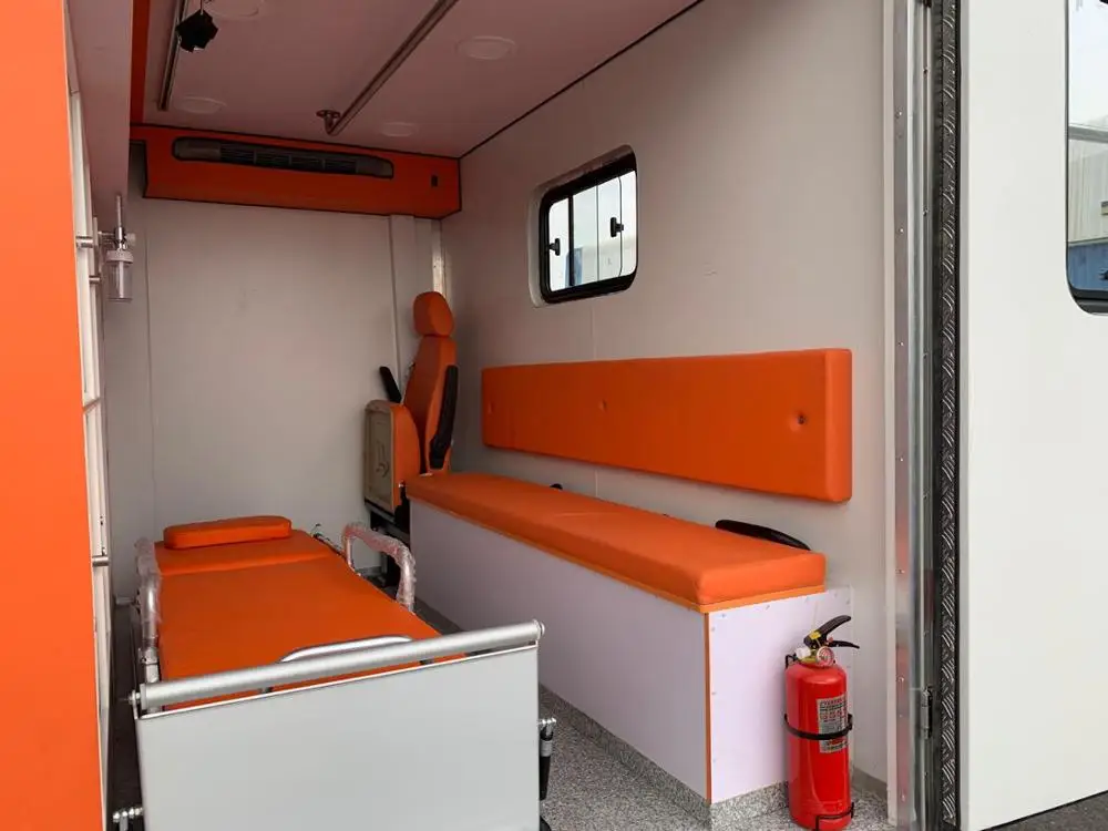 
High Quality Gasoline Engine Hilux Box Type Ambulance for Sale White Color Ambulance 