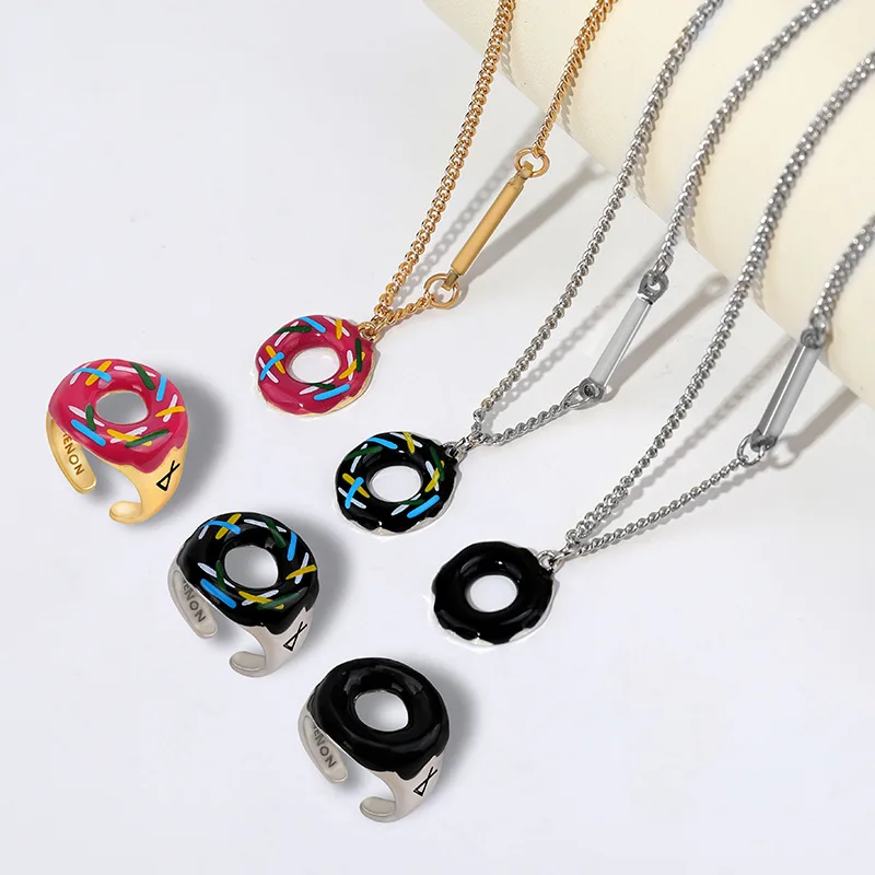

OUYE 2021 New Creative Donut Necklace Ring Combination Dream Sweetheart Fashion All-match Female Jewelry Wholesale, Colorful
