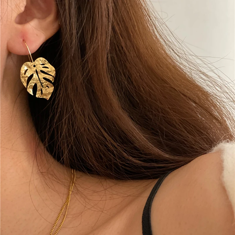 

21mm*37mm Light Weight Flat Big Leaf Earrings Stylish Hollow Drop Earrings Women Vintage French Chic Daily Trendy Jewelry 2022, Gold