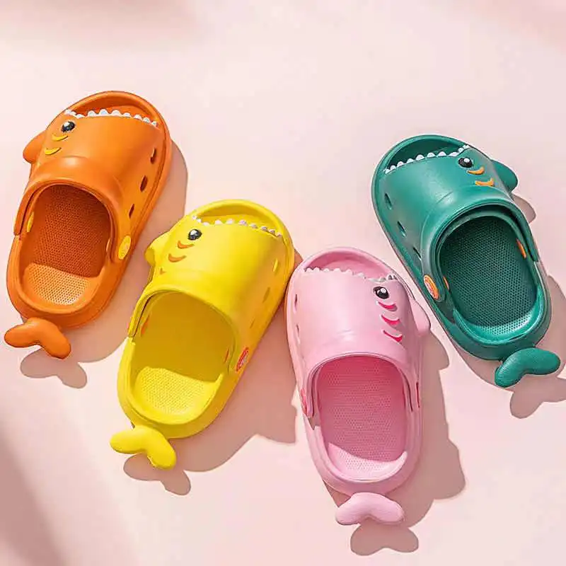 

crocodile shape Eva light-soled non-slip boys and girls cute cartoon slippers small Shark Garden Shoes for kids, See pictures