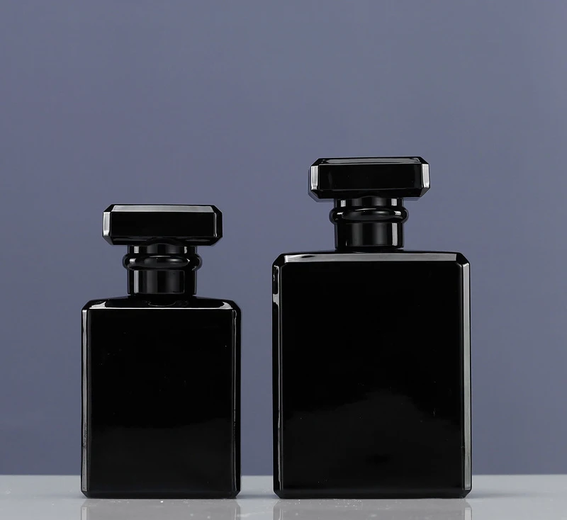 

Empty Cosmetic Perfume Cologne Glass Bottle in China for Men PUMP Sprayer Screen Printing Square 100ML Black Personal Care T.T