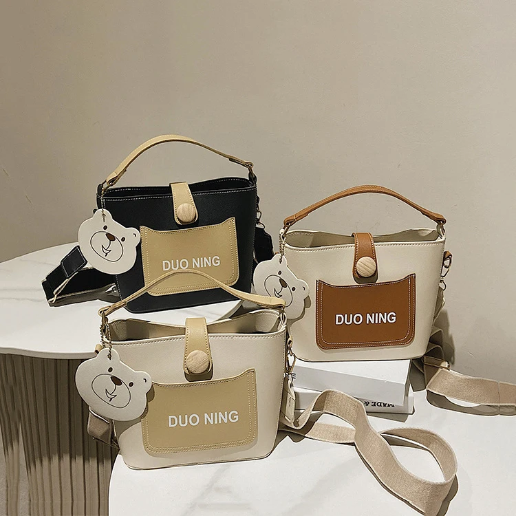 

Custom Western style handbag Shoulder Bag Women Pu Leather Messenger Bag Wide shoulder strap Sling Chest Bag Ladies