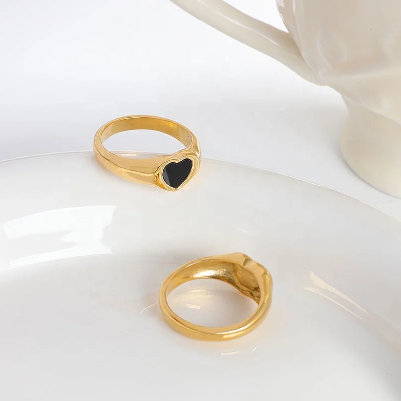 

MICCI 18K Gold Stainless Steel Small Heart Love Ring Female Student Ladies Wear Black Resin Shell Tiny Heart Rings for Women