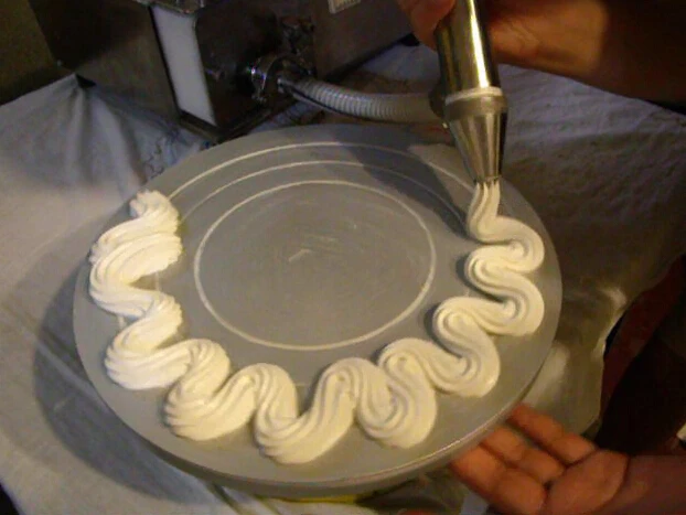 cream decorating.jpg