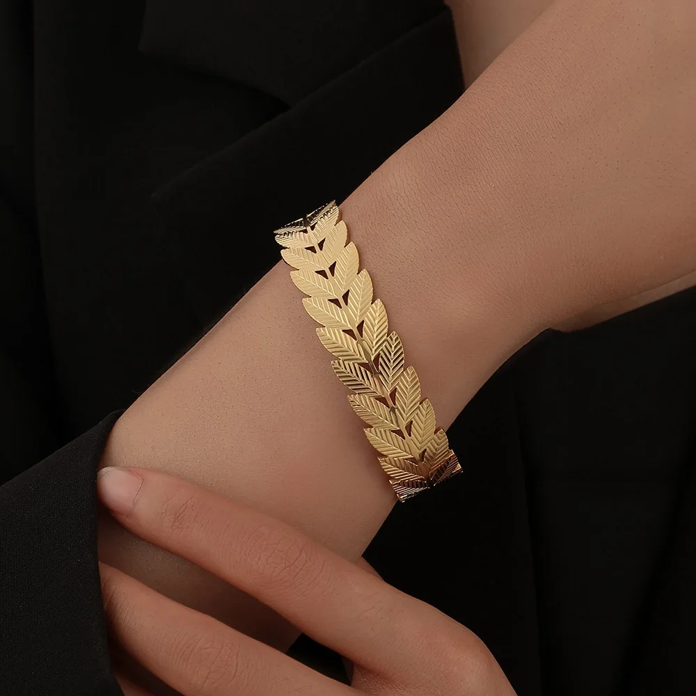 

Retro European Style Real Gold Plating Stainless Steel Leaves Bangle Adjustable Titanium Steel Ivy Leaf Bracelet For Women Girl