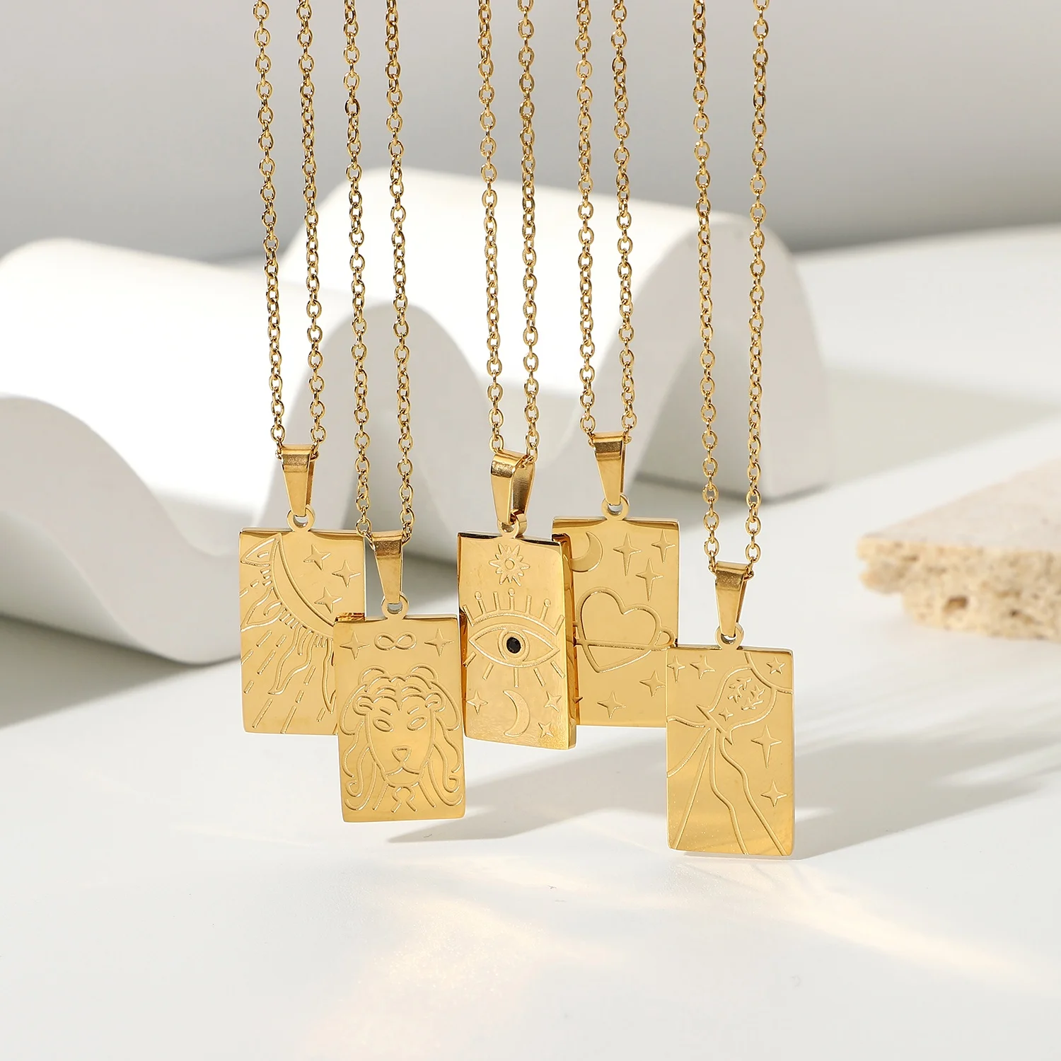 

INS New Signet Sunna Jewelry Leo Pendant Necklace 18k Gold Plated Stainless Steel Galene Pendant Square Eye Necklace for Women