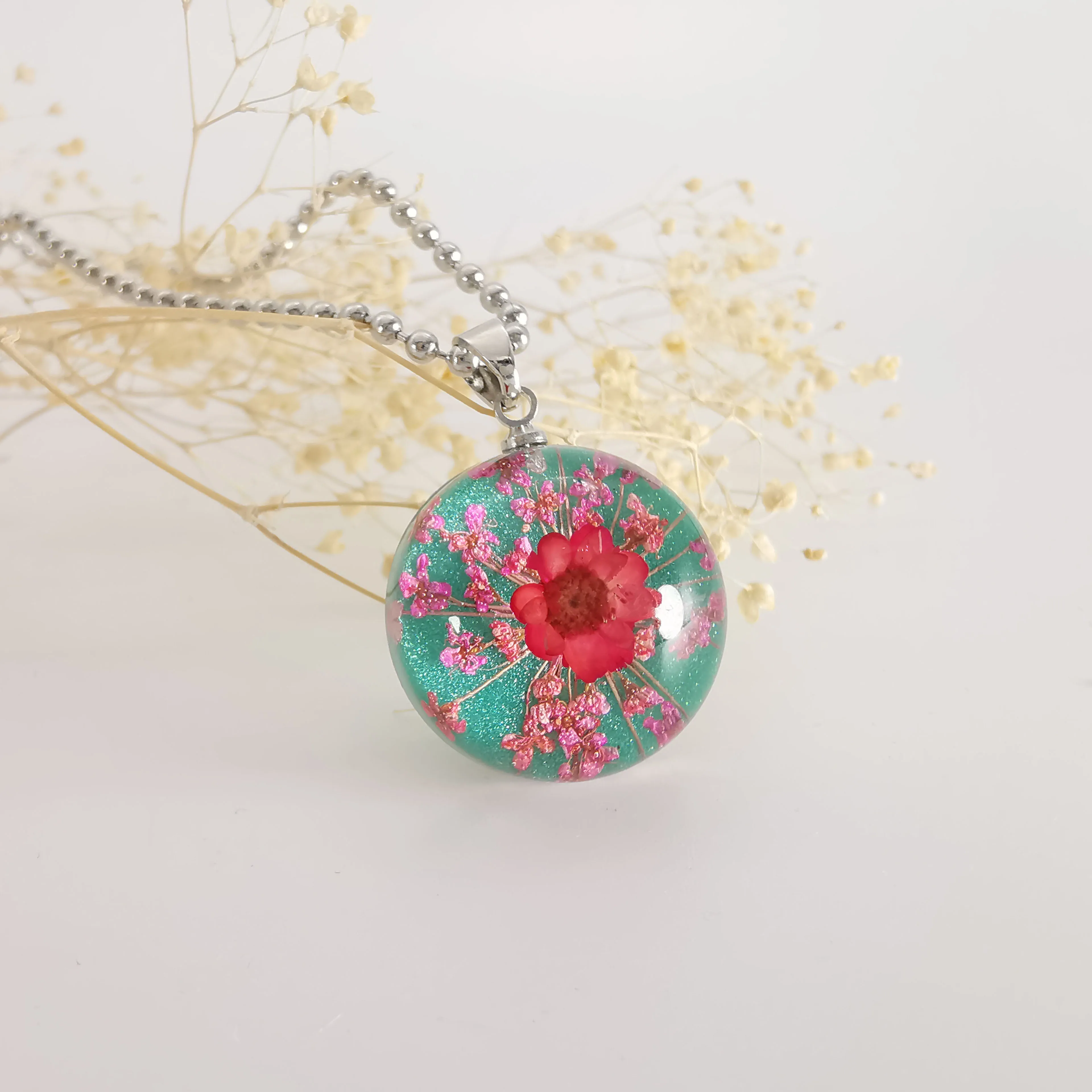 

2022 new style dried flower pendant resin acrylic necklace multi color kids pendant resin jewelry