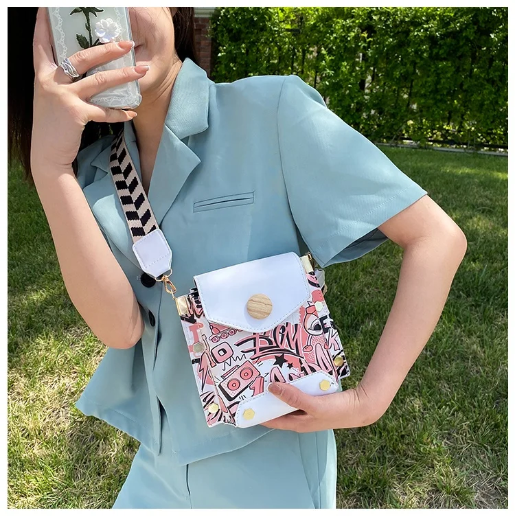 

Graffiti PU Leather Bags Designer Brand Girl Cross body Bags Chain Handbags For Women Shoulder bags, Women handbags