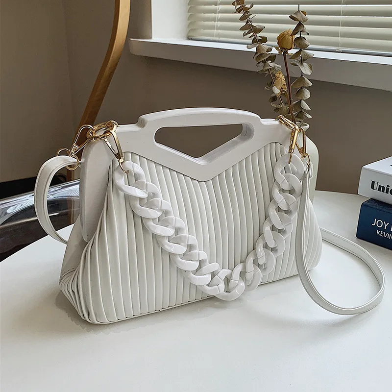 

2021 New Fashion Striped Women Messenger Bag Trendy Ladies PVC Chain Shoulder Handbags