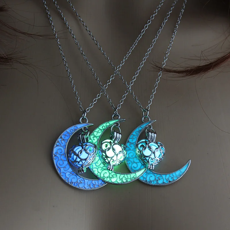 

3 Glowing Color Halloween Classic Fashion Glow In The Dark Moon Pendant Necklace Luminous Woman Love Heart Jewelry