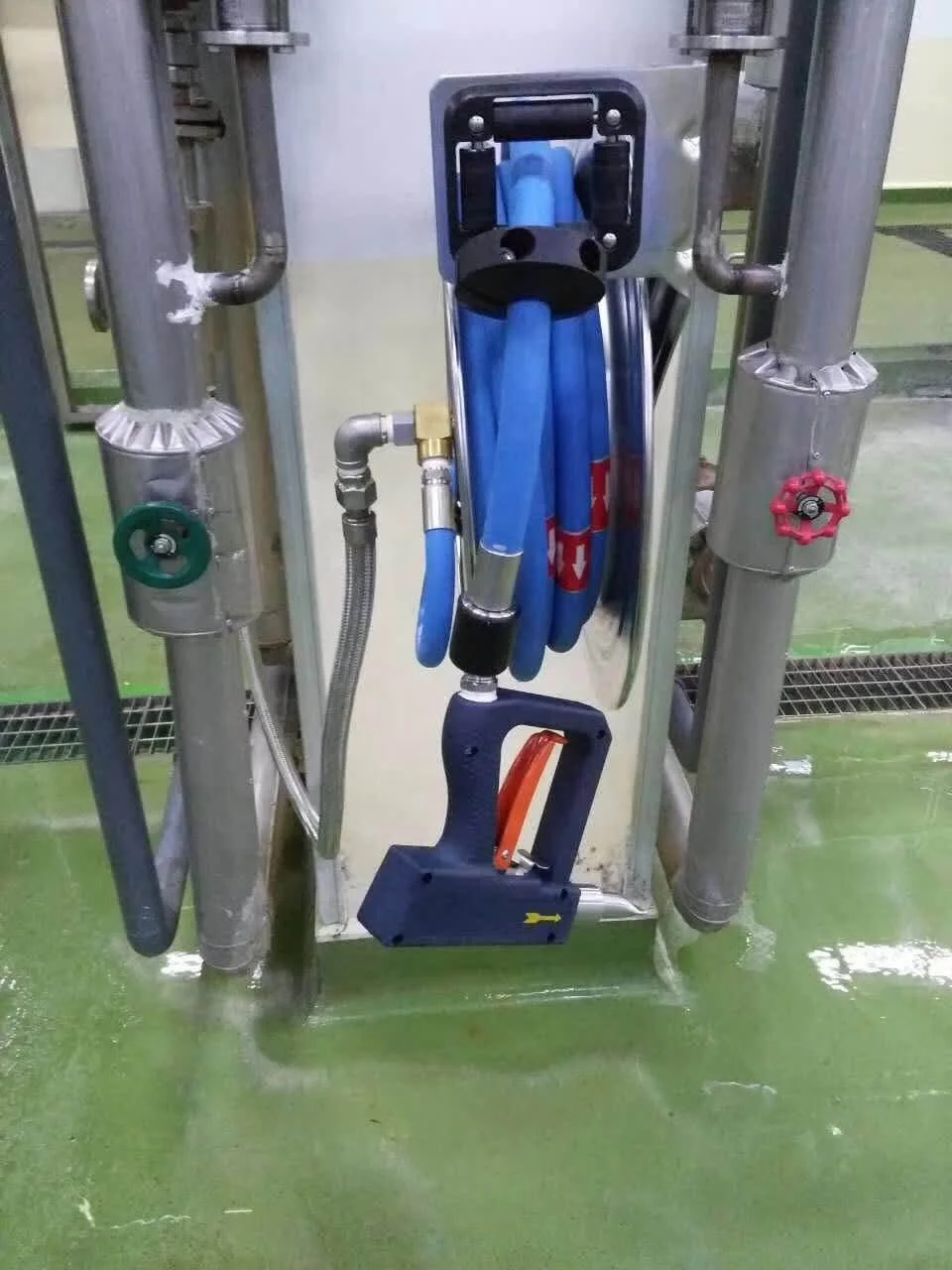 
LC807 OLS-S70 -- 1/2 HOSE OF 21m 300psi Stainless Steel Hose Reel---REELCRAFT 