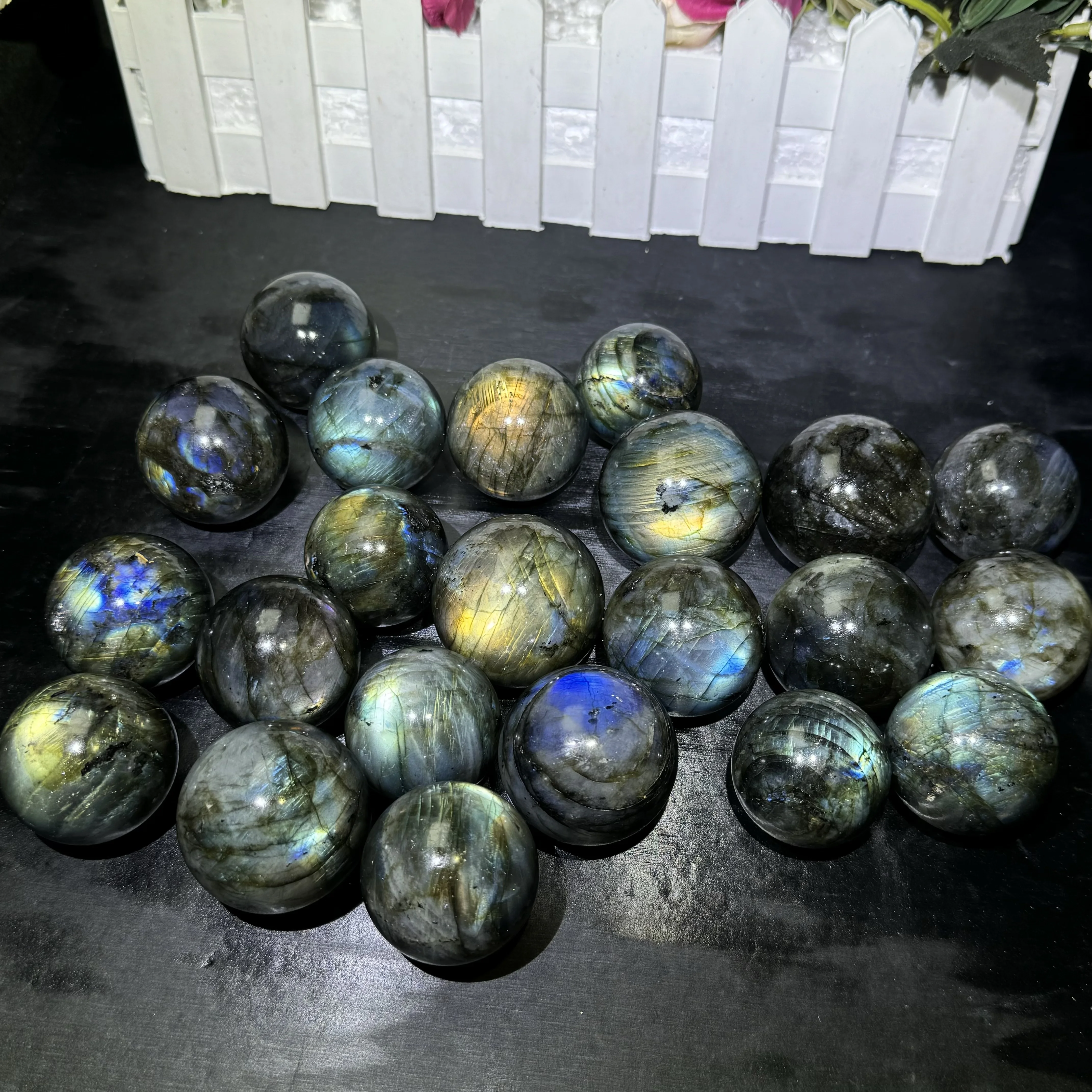 Natural Wholesale Price  Healing Stone Crystal Ball Nice Flash Labradorite Small Sphere  for Healing