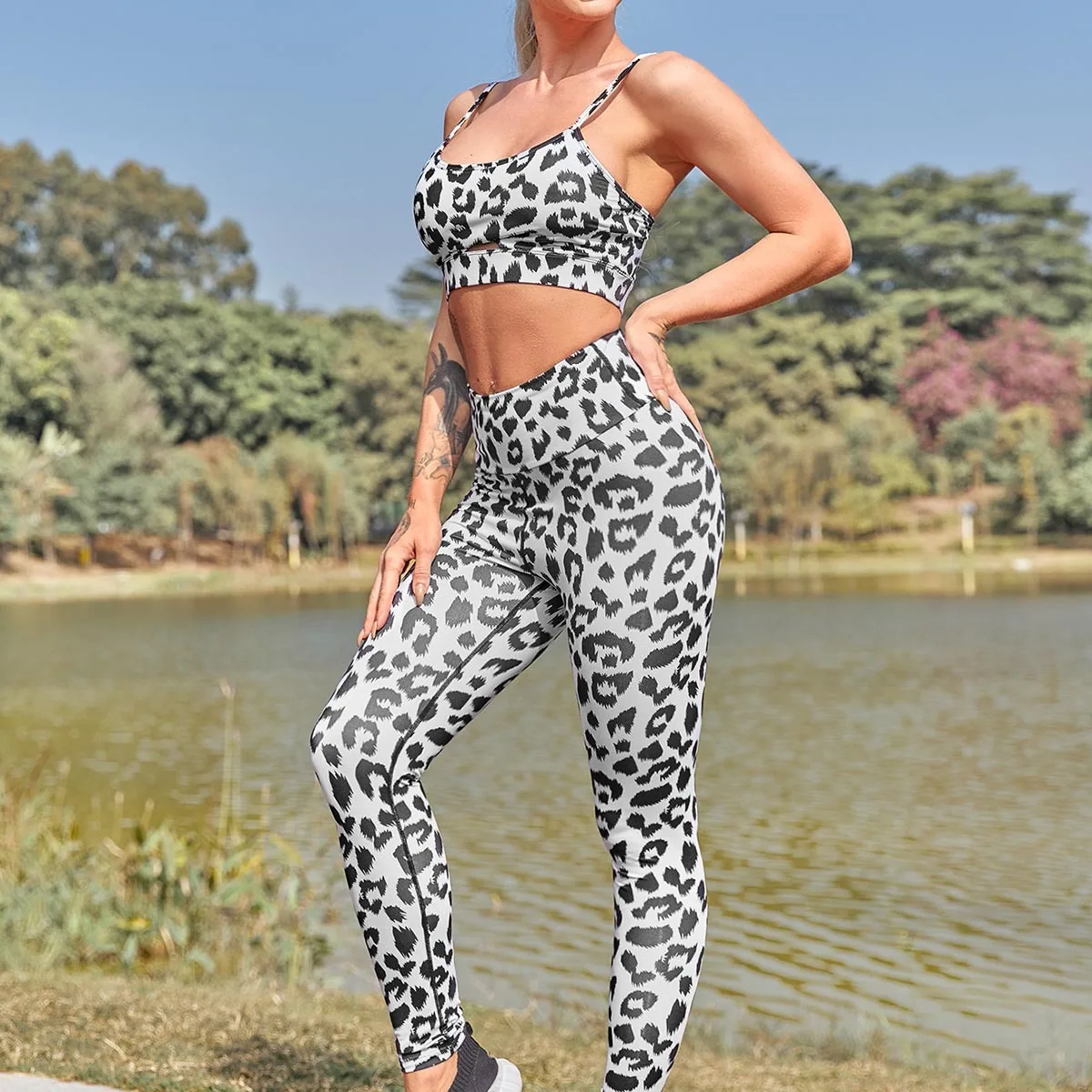 

Female Yoga Sets Sportswear Tracksuit Workout Gym Set Wear Running Clothing Ensemble Women Sport Suit beautiful Leopard Print