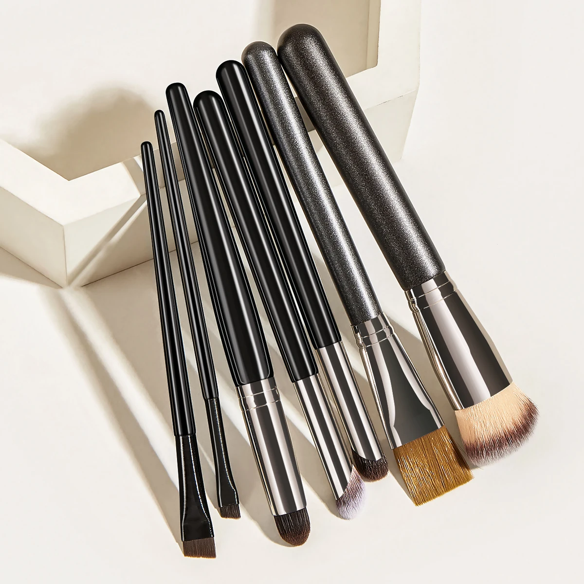 

2021 Newest 7 Pack Makeup brushes set private label Foundation Powder Eye Shadows Makeup Brush, Black