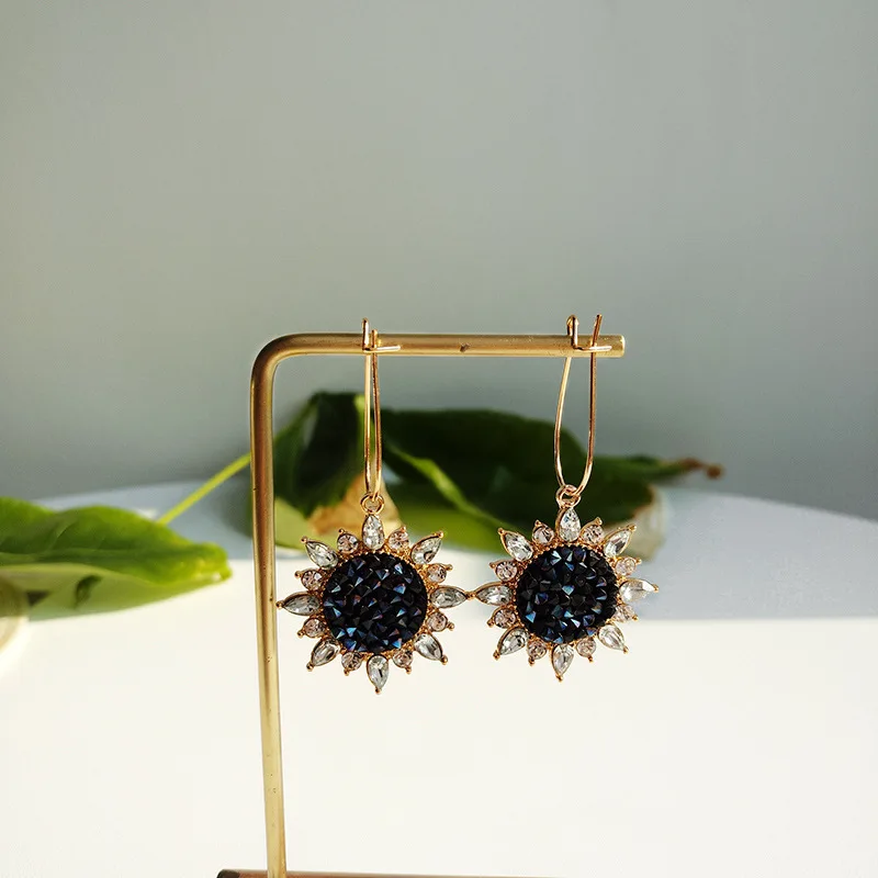 

New Black Crystal Earrings For Women Sunflower Stud Earrings Statement Ear Jewelry Exquisite Gift Wholesale